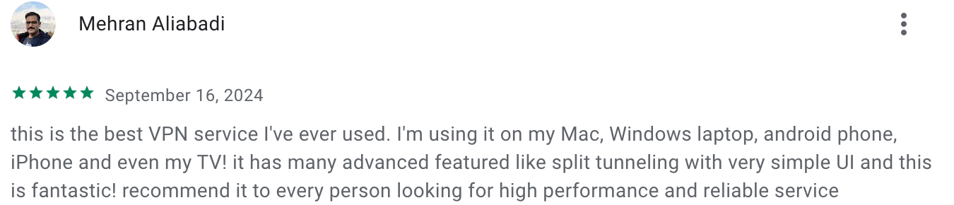 5 Star Review of Windscribe on Google Play Store, mentioning multi-device support, advanced features and simple UI.